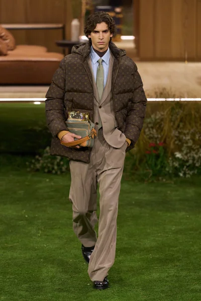 Look 30